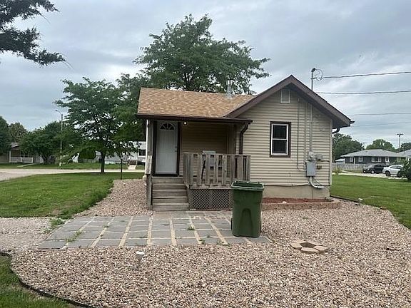 2nd image of 1401 F Ave