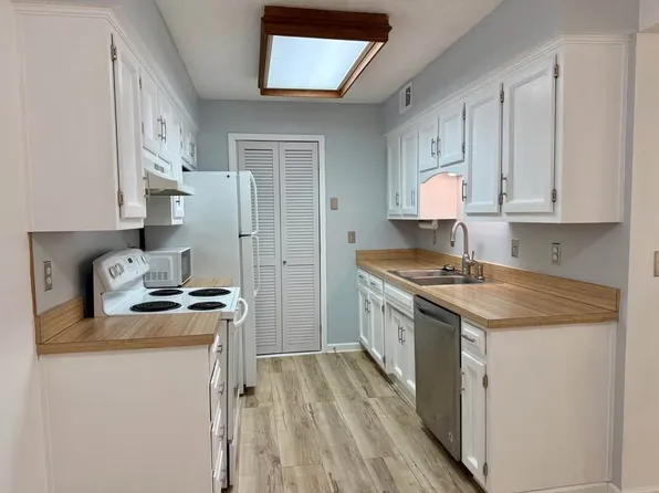 12641 W 110th Ter, Overland Park, KS 66210