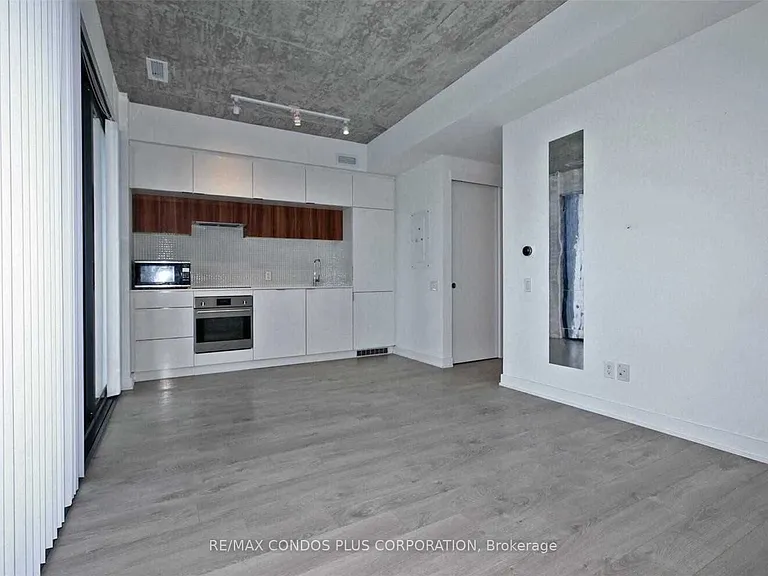 185 Roehampton Ave #1504 — Photo 3