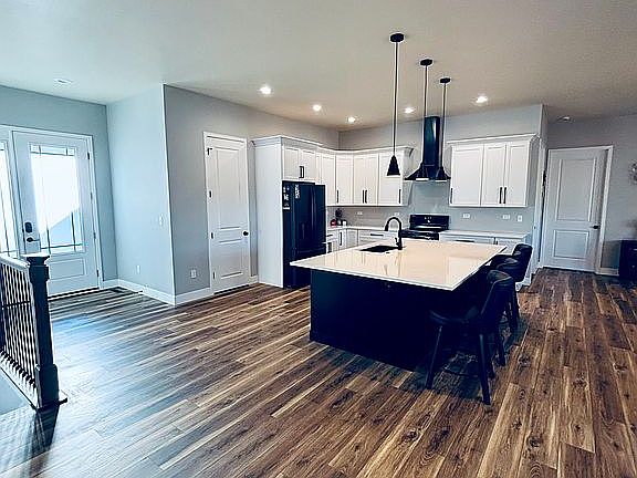 4th image of 215 Rugged Acres