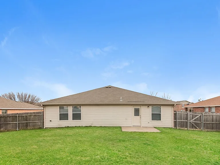 2704 Redwood St — Photo 19