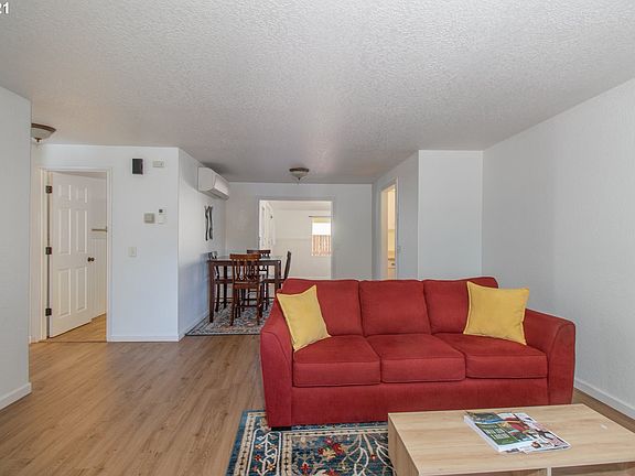 4th image of 715 W Fairhaven St