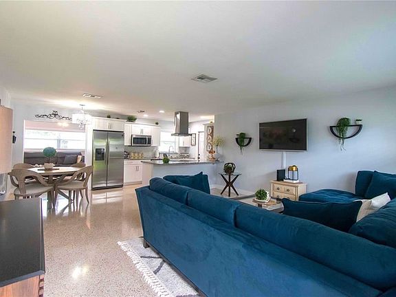 5th image of 3672 Searobin Dr SE