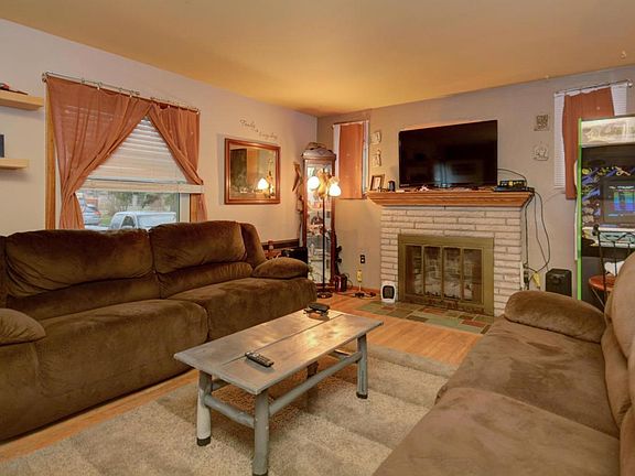 2nd image of 934 Binns Blvd