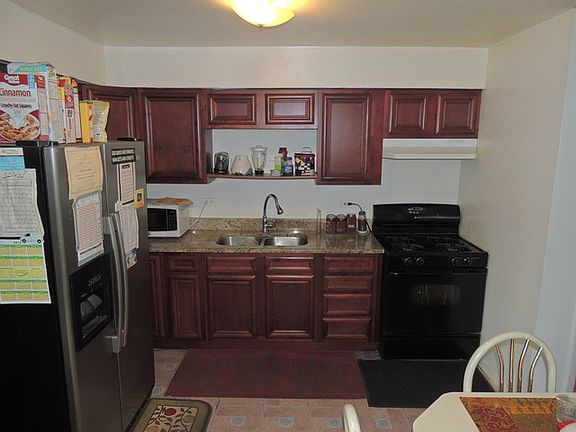 4th image of 558 Lynn Ct Unit B