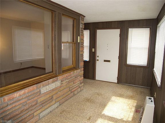 5th image of 469 Poplar St