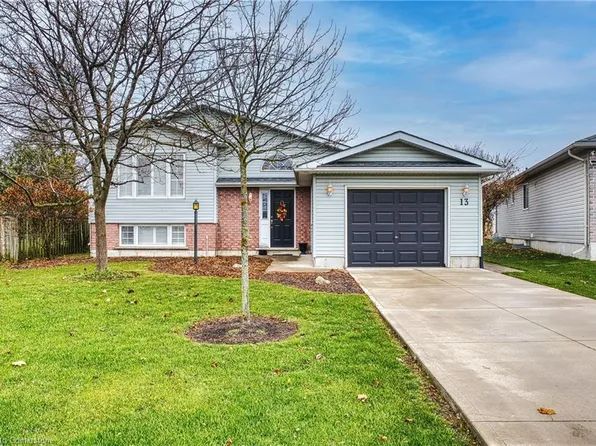 13 Barnett St, North Perth, ON N4W 3V9
