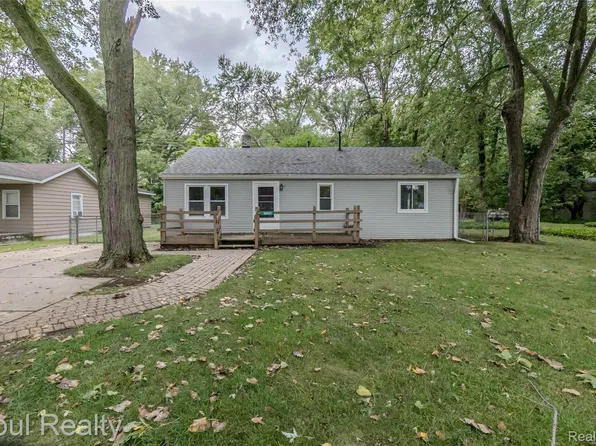 20823 Hugo St, Farmington Hills, MI 48336