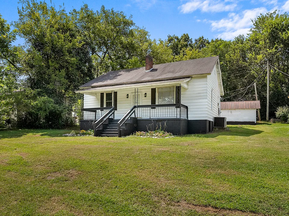 902 Pickens St