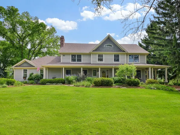 41W555 Wayne Dr, Saint Charles, IL 60175