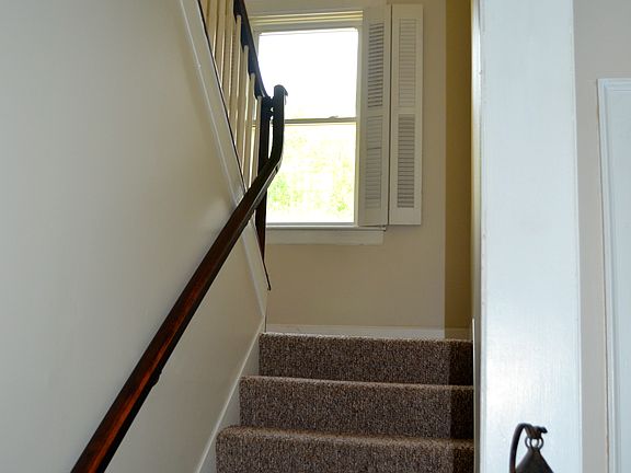 3rd image of 27 E Walnut St