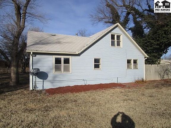 3rd image of 1700 N Wilshire Dr