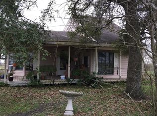 1327 Scroggins Rd, Wallis, TX 77485