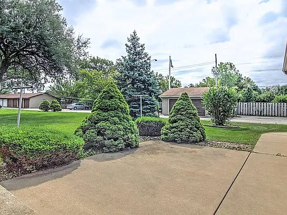2 bed, 1300 sqft, $1,950 — Photo 4