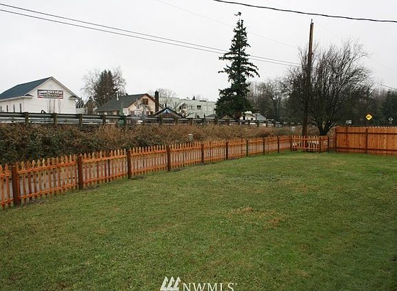 3rd image of 20950 Broadway Street