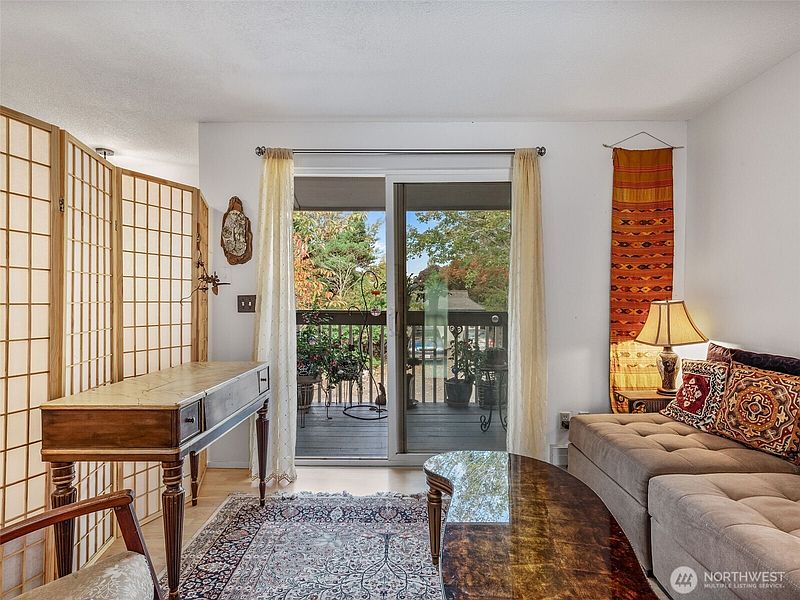 3rd image of 1930 Lawrence Street #39