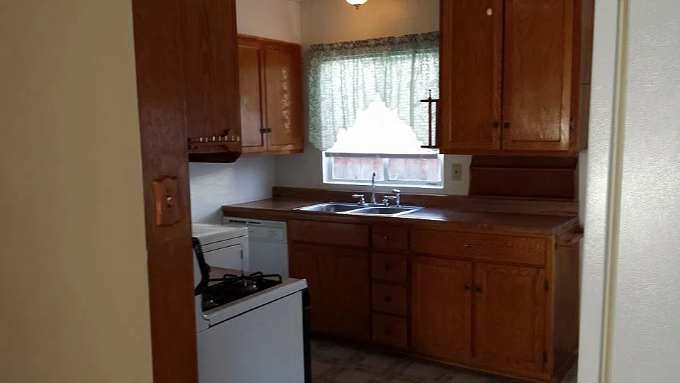 2 bed, 1.5 bath, 1358 sqft, $1,685 — Photo 3