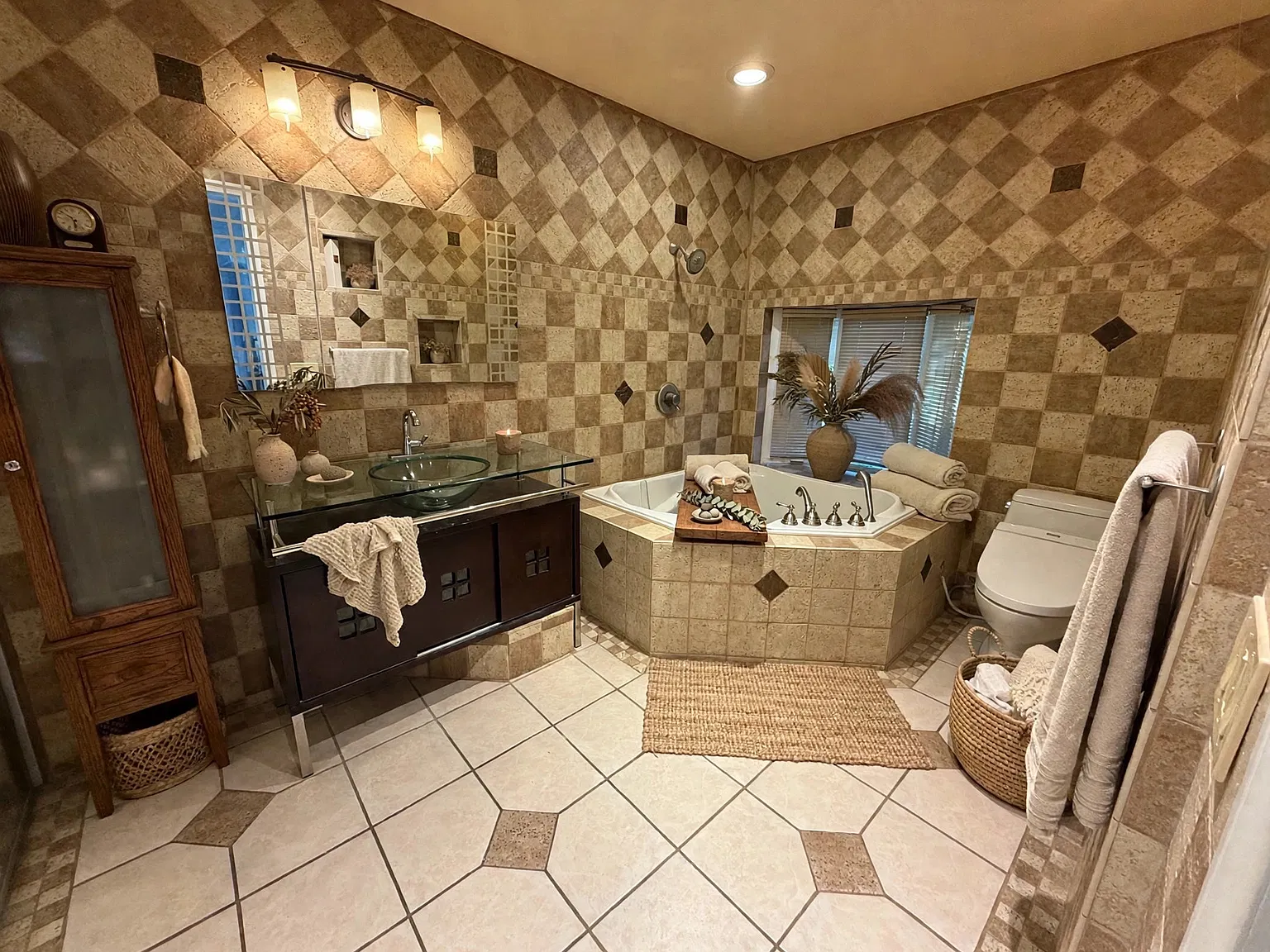 4 bed, 2068 sqft, $6,800 — Photo 4