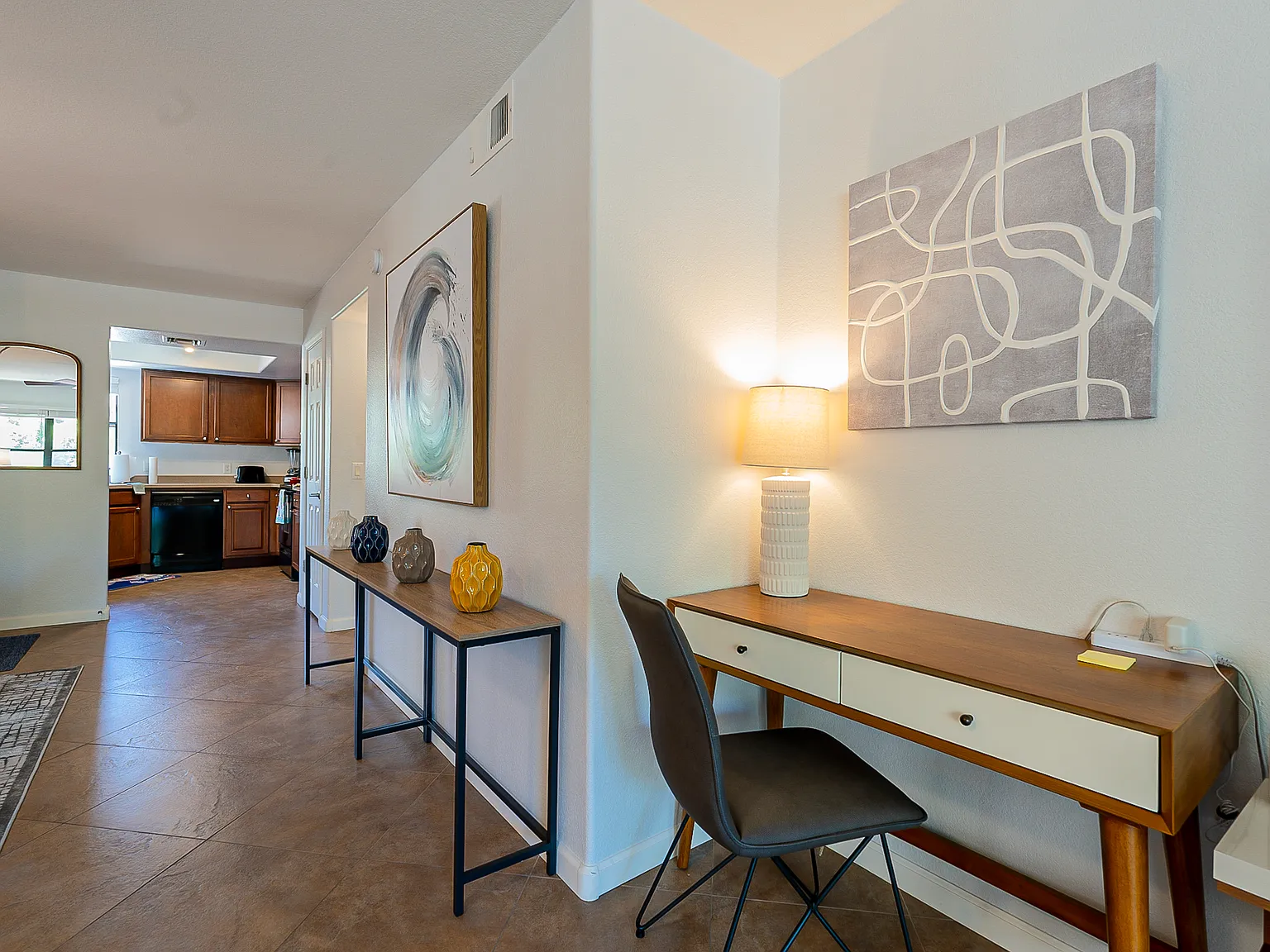 2 bed, 1000 sqft, $1,950 — Photo 2