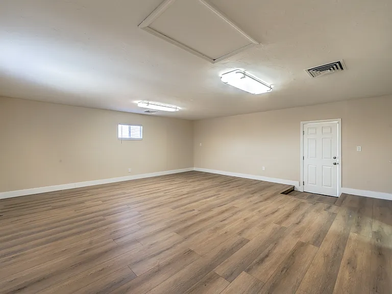 7477 Ullom Dr — Photo 15