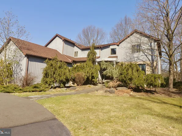 7 Timber Brook Dr, Quakertown, PA 18951