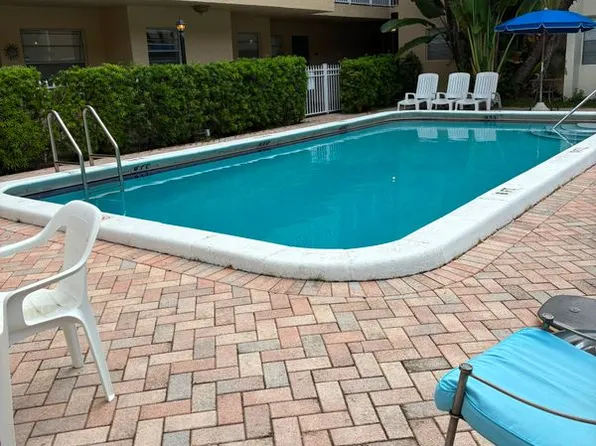 1300 Moffett St APT 209, Hallandale, FL 33009