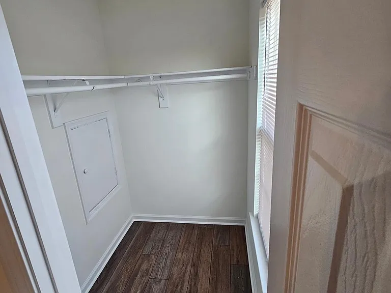 111 Barrington Ln — Photo 5