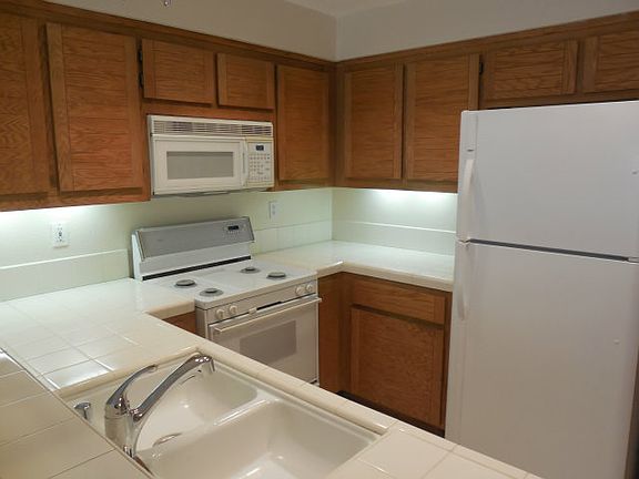 3rd image of 6985 Rodling Dr Unit E