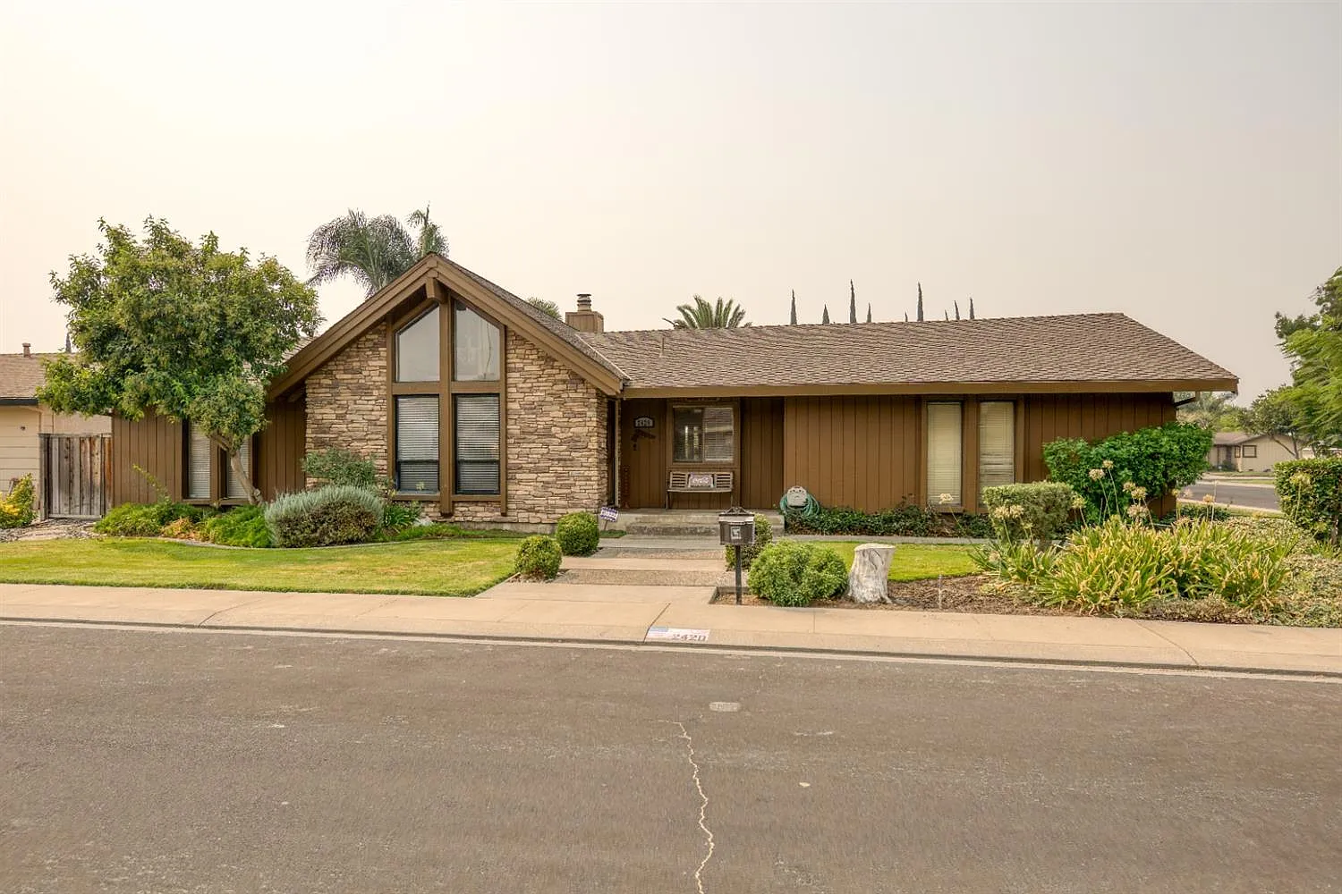 2420 Condit Ct photo 1
