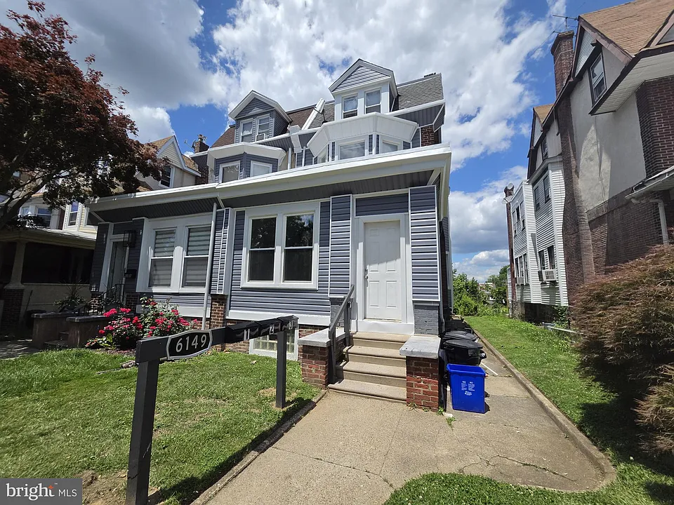 6149 W Columbia Ave #2