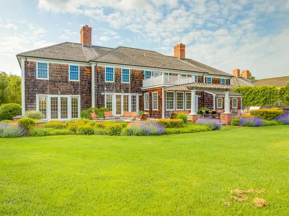 15 Pond Meadow Ln, Bridgehampton, NY 11932