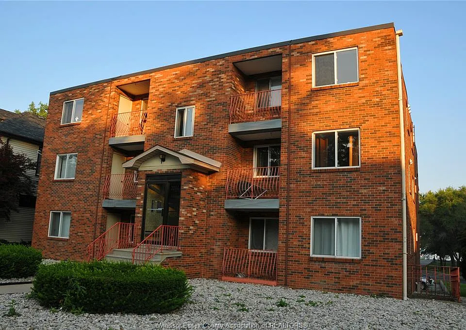 3044 Sandwich St #203