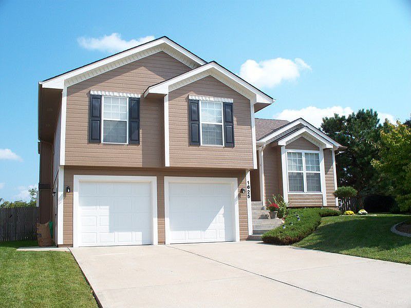 1st image of 1625 NE Whitestone Dr