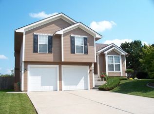 1625 NE Whitestone Dr, Lees Summit, MO 64086