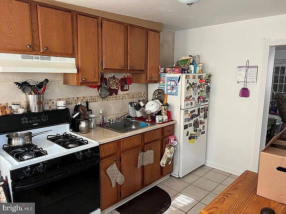 5th image of 3167 Agate St