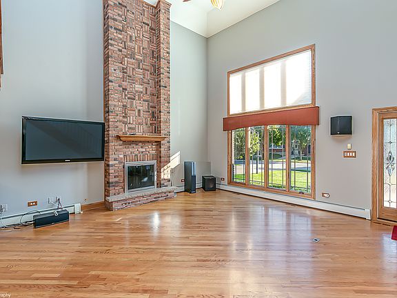 5th image of 9928 S Major Ave