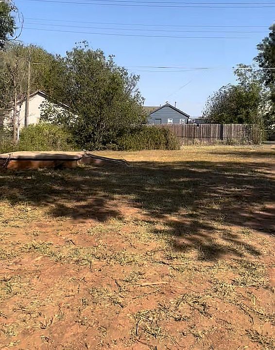 Facing east, lot and shelter
