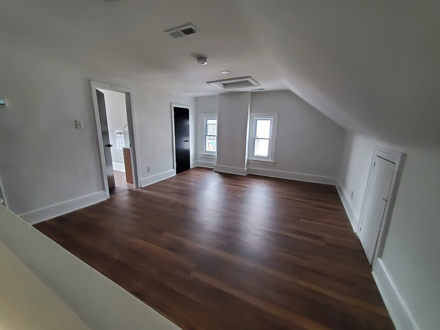 1 bed, 764 sqft, $1,350 — Photo 4