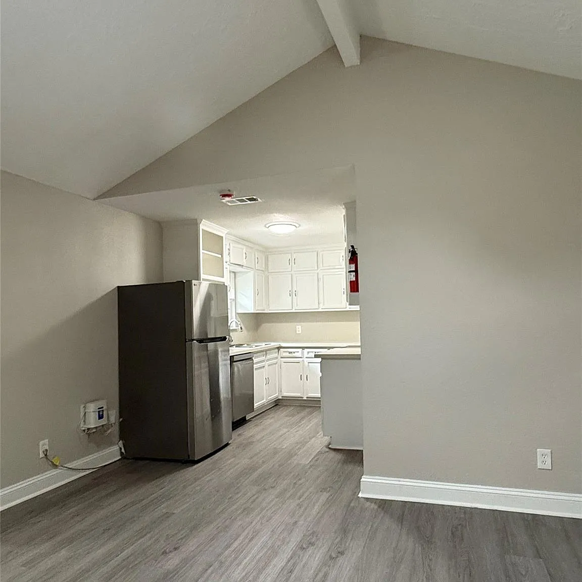 4 bed, 2.0 bath, 1214 sqft, $2,000 — Photo 3