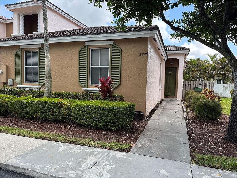 1st image of 2274 NE 42nd Cir