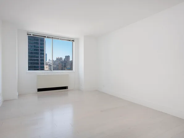 429 East 52nd Street image 3 of 12