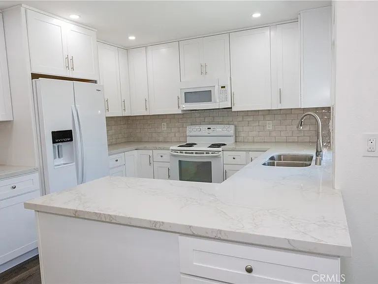 1907 W Wakeham Pl — Photo 2
