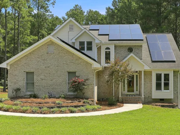 389 Dewar St, Fuquay Varina, NC 27526