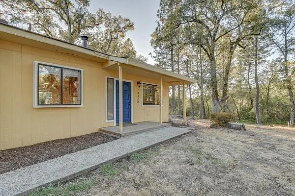 14320 Hart Ln photo 1