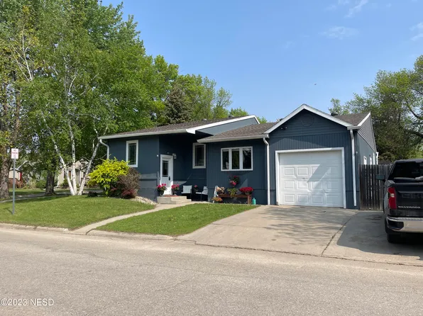 911 S 2nd St, Milbank, SD 57252
