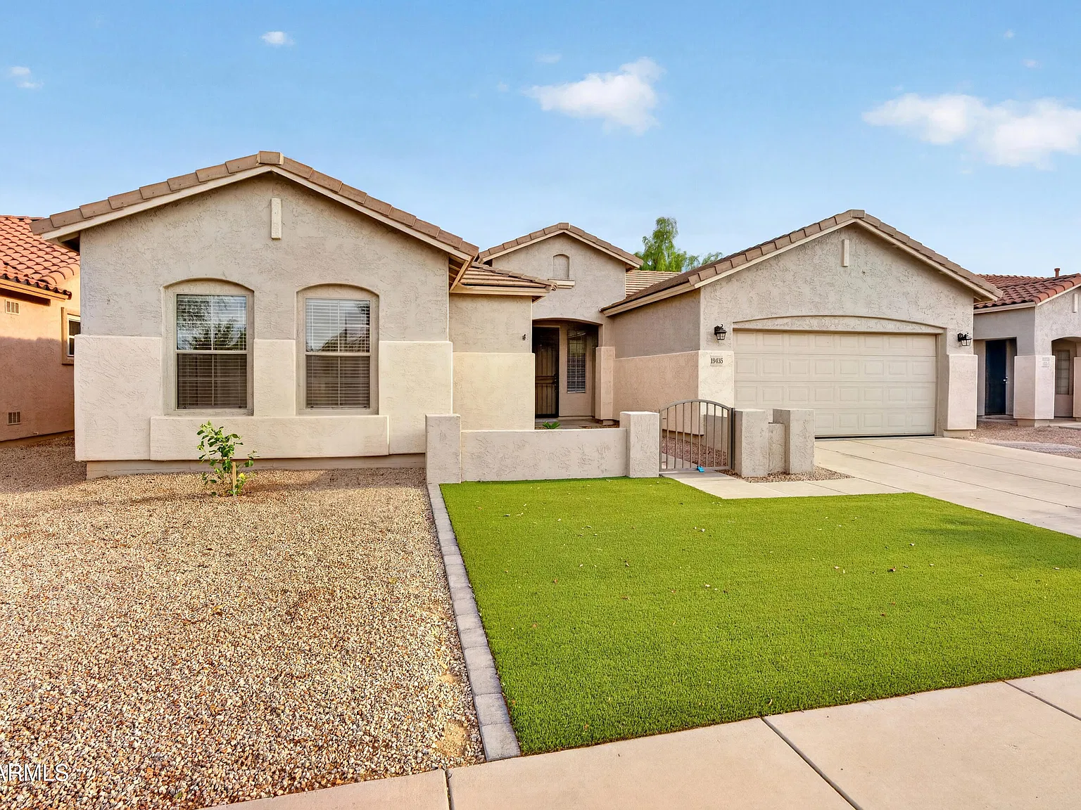 3 bed, 2.0 bath, 1987 sqft, $2,500 — Photo 3