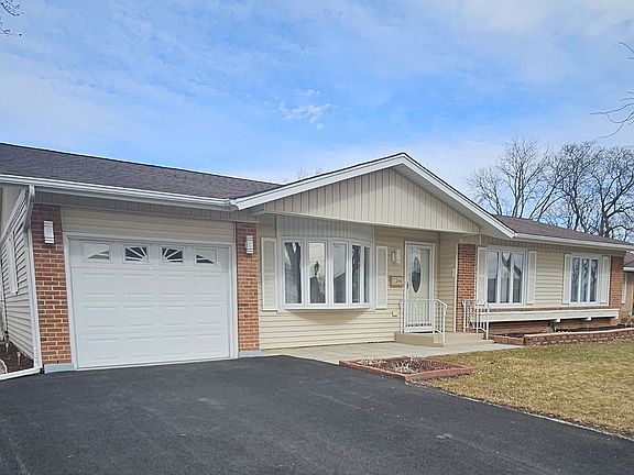 2nd image of 266 Trowbridge Rd