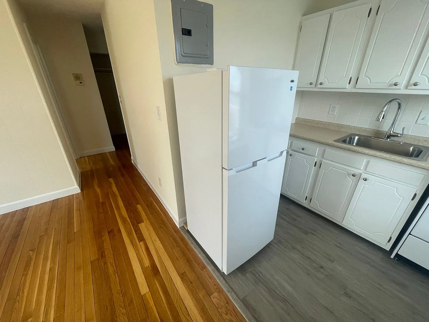 No Fee! Sunny 1BR near Boston Landing, Brighton Center! — Photo 2