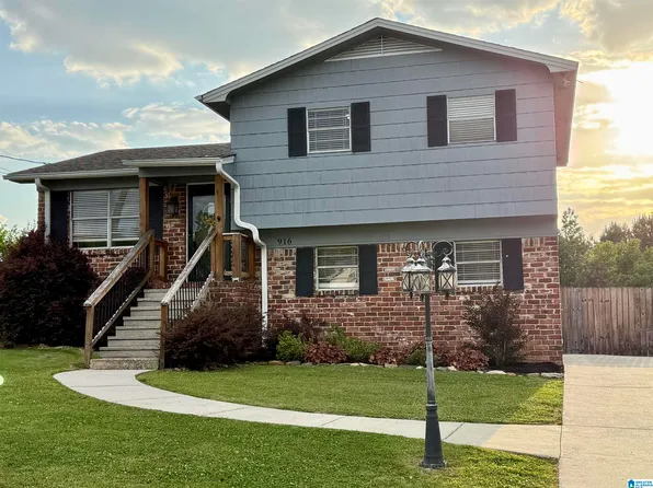 916 W Park Ln, Fultondale, AL 35068