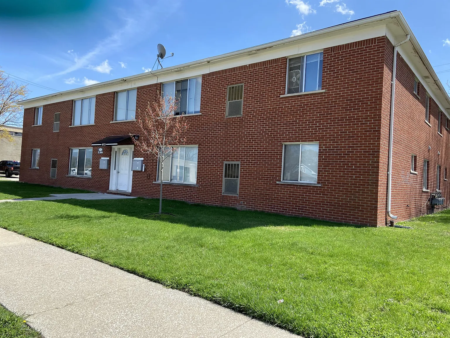 413 Saint John Street-Wyandotte - 4 — Photo 1